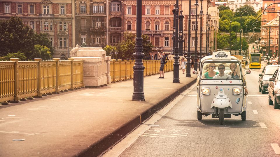 Budapest: Half-Day Exclusive Highlights Private Tour - Panoramic viewpoints, wine stops, and night lights without the marathon