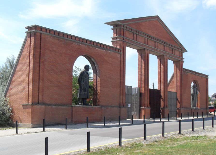Budapest Half-Day Tour: Life Behind the Iron Curtain - Who should book this Budapest Iron Curtain tour