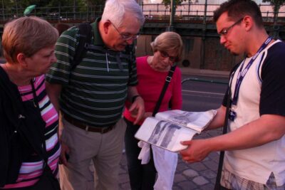 Budapest: Hammer & Sickle Communism Walking Tour - The 2.5-hour format: what you’ll actually do on your feet