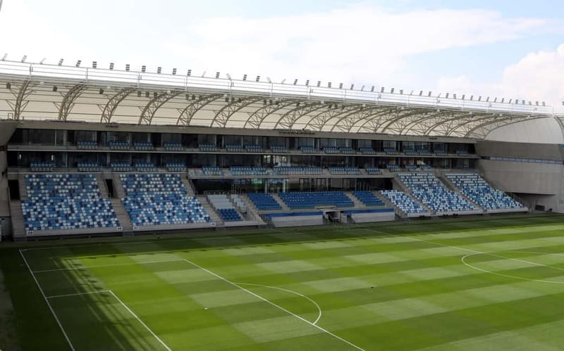 Budapest: Hidegkuti Stadium Guided Tour - Modern Stadium Tech: Hybrid Desso Grass and LED Lighting