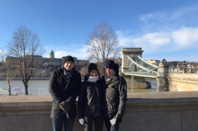 Budapest : Highlights & Hidden Gems Walking Tour - Meeting Point at Immaculata kegyoszlop (Near Szervita tér)