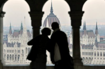 Budapest Highlights Self guided scavenger hunt and Walking Tour - Parliament to Erzsébet ter: start with big landmarks and quick wins