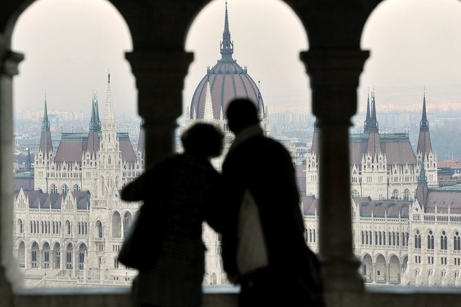 Budapest Highlights Self guided scavenger hunt and Walking Tour - Parliament to Erzsébet ter: start with big landmarks and quick wins