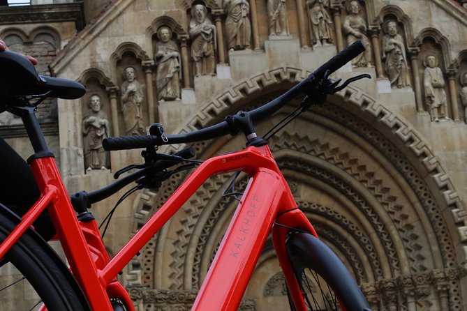 Budapest: Historic Downtown ride on E-Bicycles Buda & Pest - Meeting at Bike & Relax: start in the Jewish Quarter area