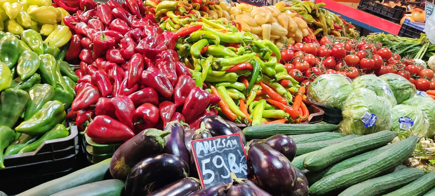 Budapest: Hungarian Cuisine in the Market Hall (german) - Key things to know before you go