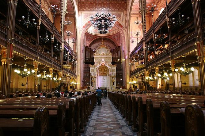 Budapest Jewish Heritage Memorial Walking Tour & Synagogue Entry - Entering the Great (Dohány) Synagogue: big, detailed, and worth slowing down for