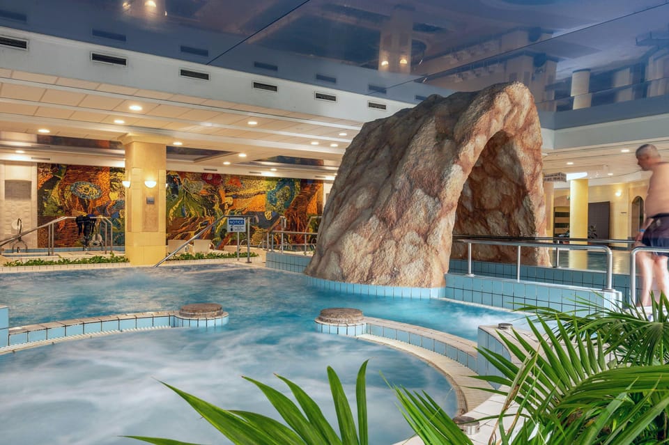 Budapest: Margaret Island Day Spa Entry Ticket - Massage Rooms and When to Add a Treatment