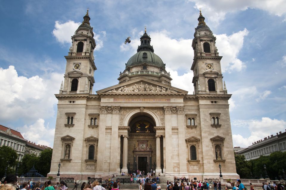 Budapest: Multilingual Highlights Tour - St. Stephen’s Basilica: The Holy Right Hand and the Big-Deal Details