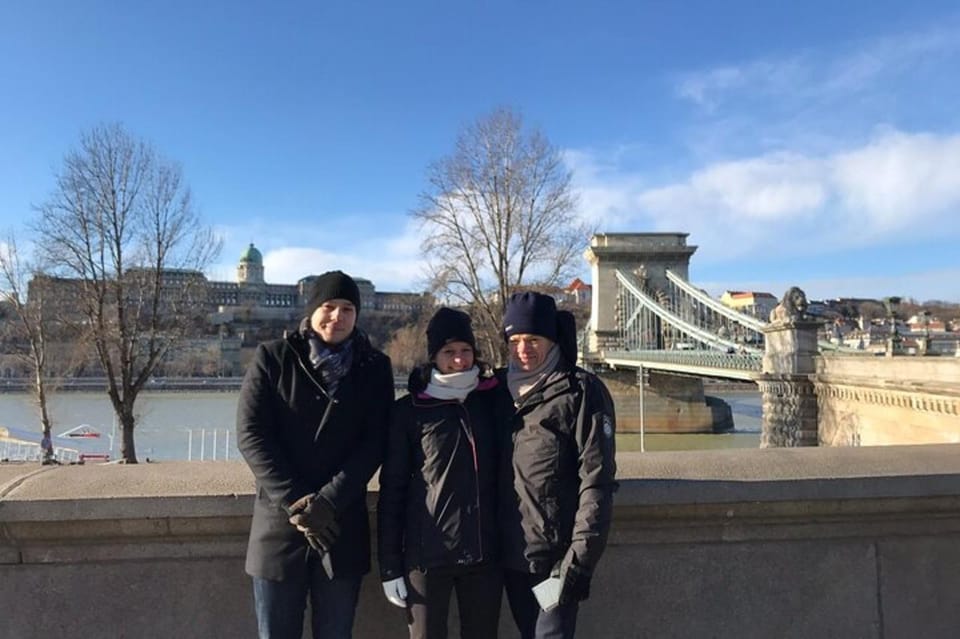 Budapest : Must-see attractions walking tour - Starting at Kempinski Hotel Corvinus on Erzsébet tér