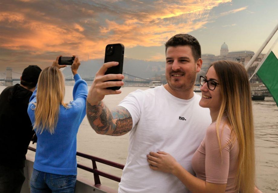 Budapest: Nighttime or Daytime Sightseeing Cruise - The One-Hour Route: Chain Bridge to Parliament Views