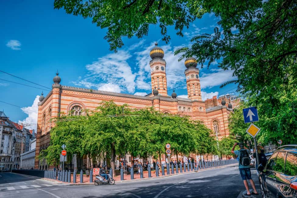 Budapest Old Jewish Quarter History Private Walking Tour - The Jewish Triangle: Rumbach, Kazinczy, and why architecture matters