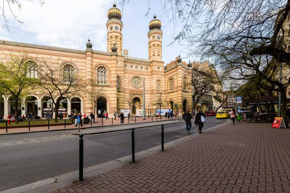 Budapest Old Jewish Quarter History Private Walking Tour - What kind of traveler benefits most?