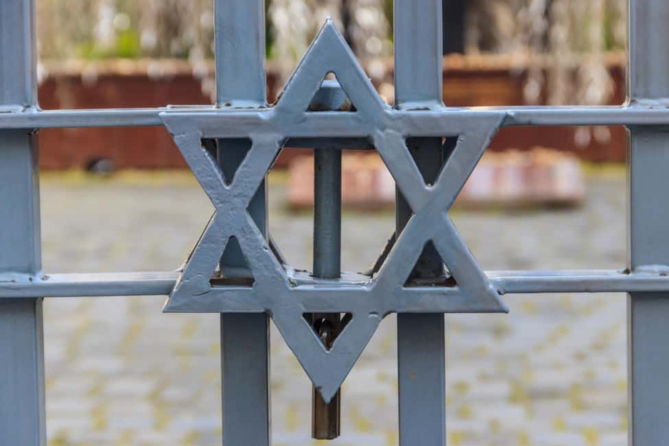 Budapest Old Jewish Quarter History Private Walking Tour - Tips to get more out of the tour