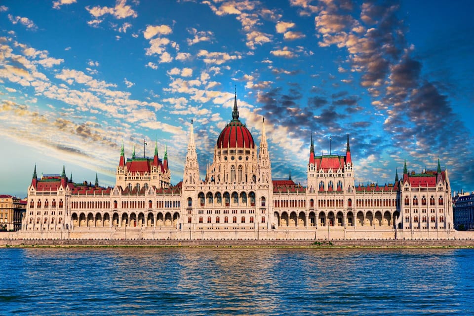 Budapest Old Town and Top Attractions Private Walking Tour - Key highlights at a glance