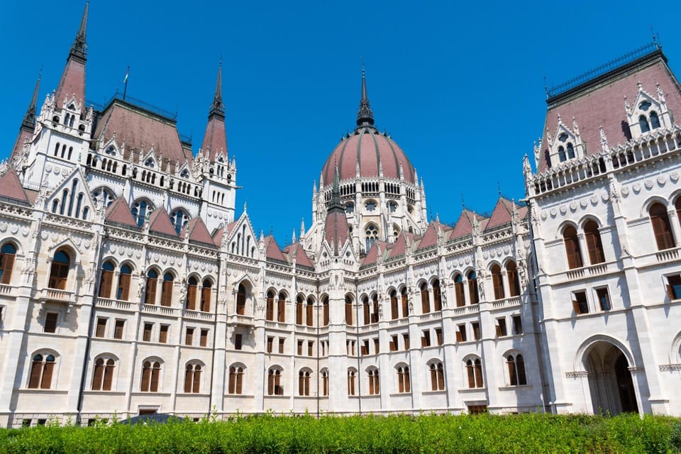 Budapest Old Town and Top Attractions Private Walking Tour - Languages and what that means for understanding
