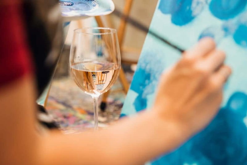 Budapest: Paint and sip experience - Where You Meet and How the Group Size Changes the Class