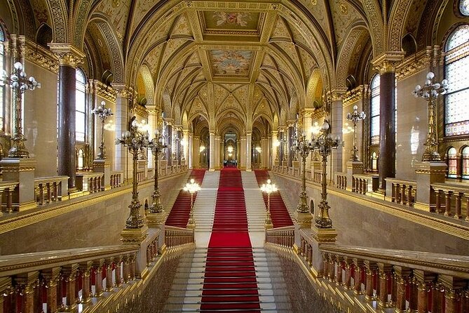 Budapest Parliament Audio Guide Tour with Danube Cruise - Getting the best photos on a glass-enclosed night cruise (and why timing matters)