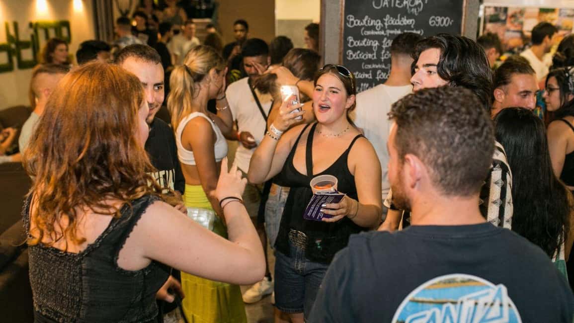 Budapest: Party District Bar-Hop with 2hr Unlimited Drinks - Why This Budapest Bar-Hop Works Better Than a Set Script