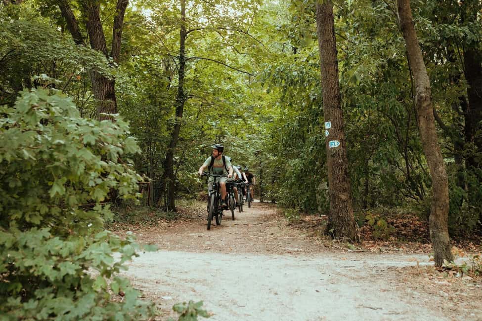 Budapest Peaks: Off-Road eBike Tour - Meeting at Várkert rakpart: Easy Access, Fast Start