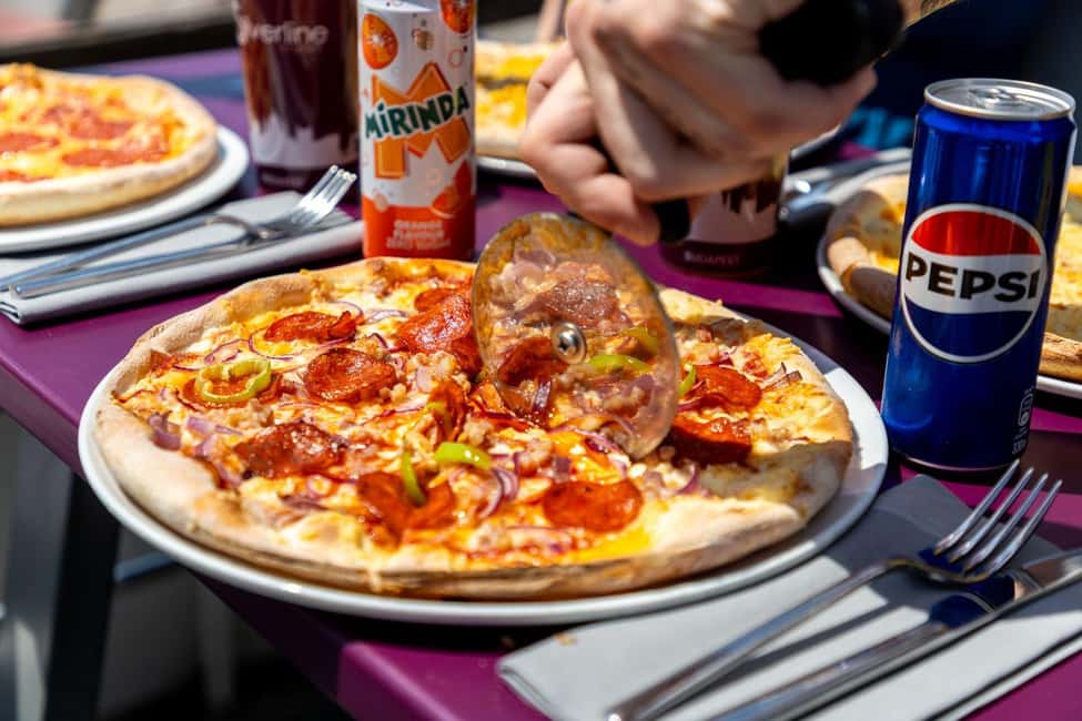 Budapest: Pizza Cruise - Timing: daylight for clarity, night for mood (and kid notes)