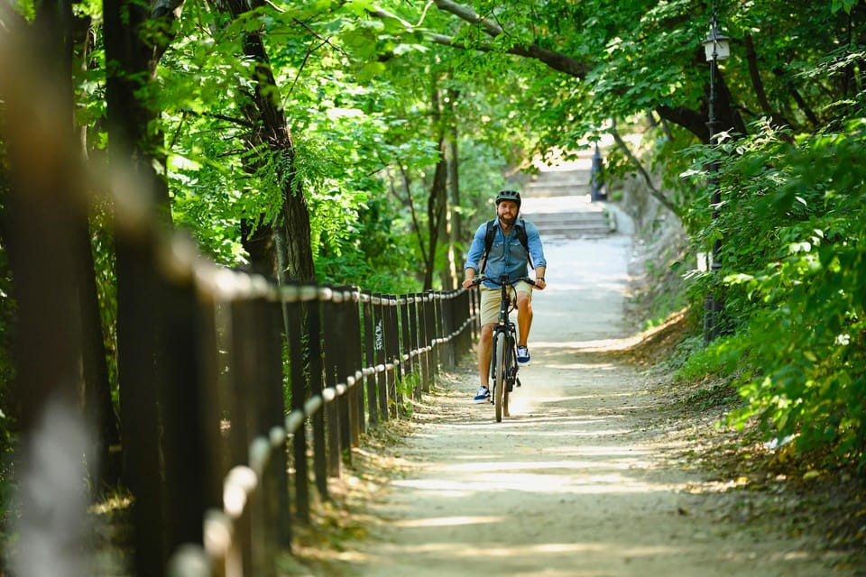 Budapest: Premium E-Bike Rental - Comfort check: bike fit, age rules, and who the e-SUV style suits