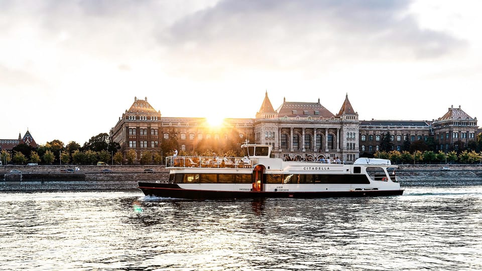 Budapest: Premium Sightseeing Cruise with Tokaj Frizzante - Key things you’ll notice on this cruise