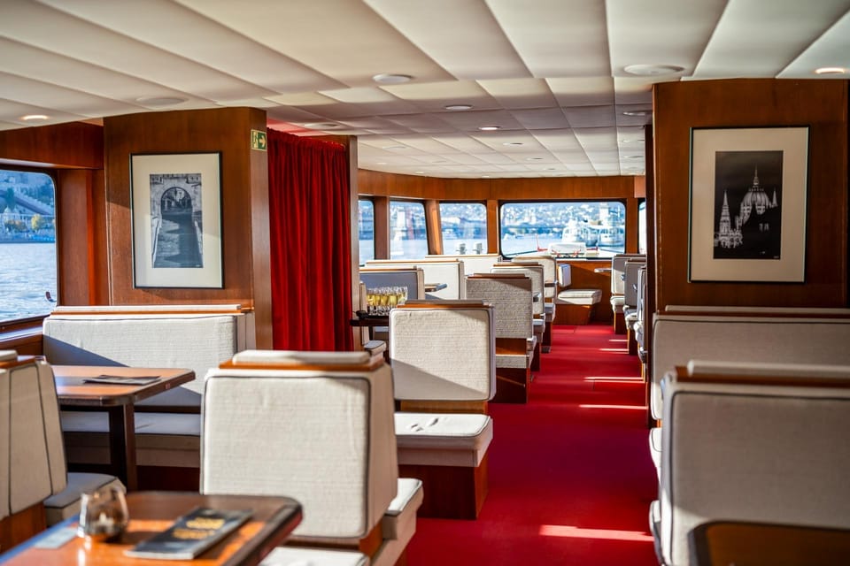 Budapest: Premium Sightseeing Cruise with Tokaj Frizzante - The phone audio guide: 30 languages and real usability