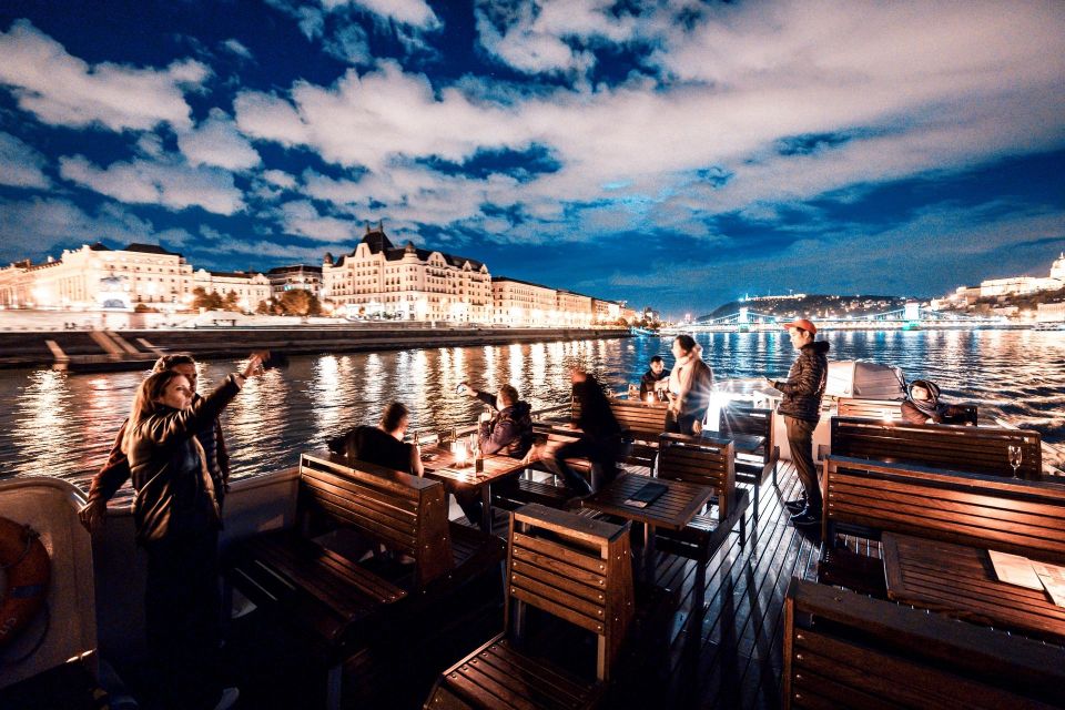 Budapest: Premium Sightseeing Cruise with Tokaj Frizzante - Landmark spotting along the Danube: what each stretch feels like