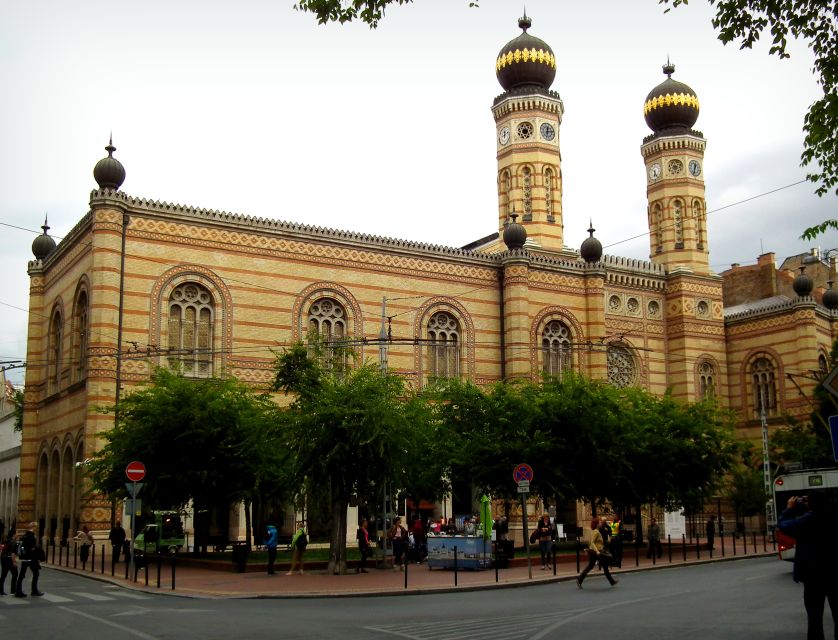 Budapest: Private 3-hour Guided City Tour by Bus - City Park Drive-Bys: Széchenyi Bath, Vajdahunyad Castle, Zoo, and More