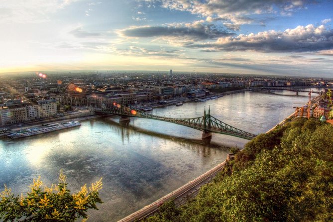 Budapest Private 4 Hour City Tour Experience with a car / van - Why This Private Format Works in Budapest