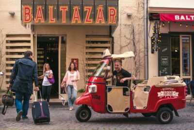 Budapest: Private City Tuk-Tuk Tour & Boat Cruise - The Danube cruise: 70 minutes of views, audio, and a free drink