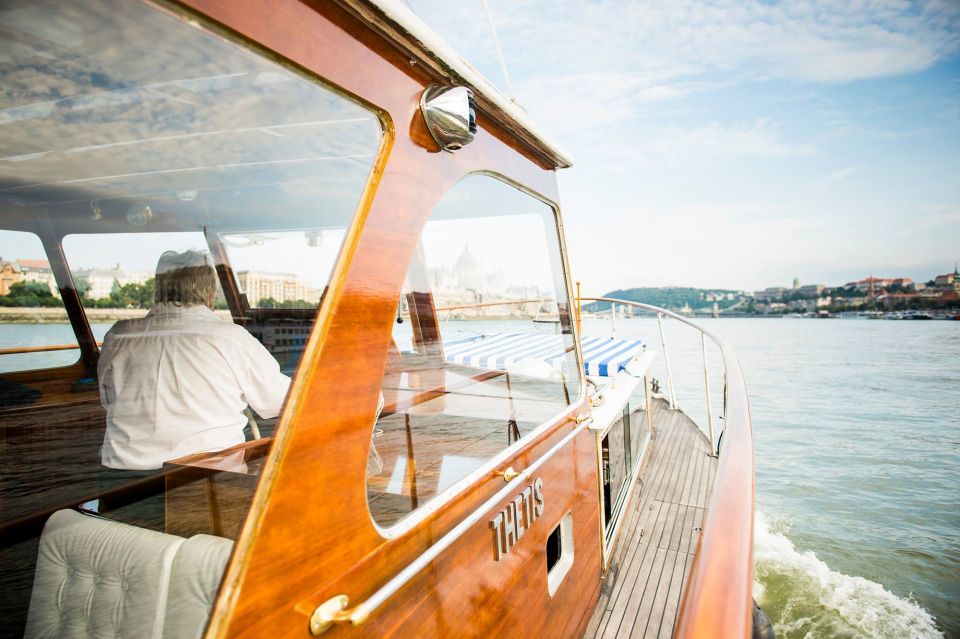 Budapest: Private Danube Yacht Cruise with Welcome Drink - Practical tips for getting the most from the cruise window