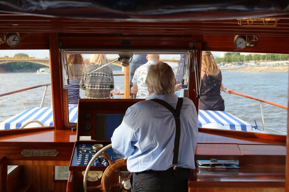 Budapest: Private Danube Yacht Cruise with Welcome Drink - Setting out from Erzsébet Bridge instead of a faraway dock