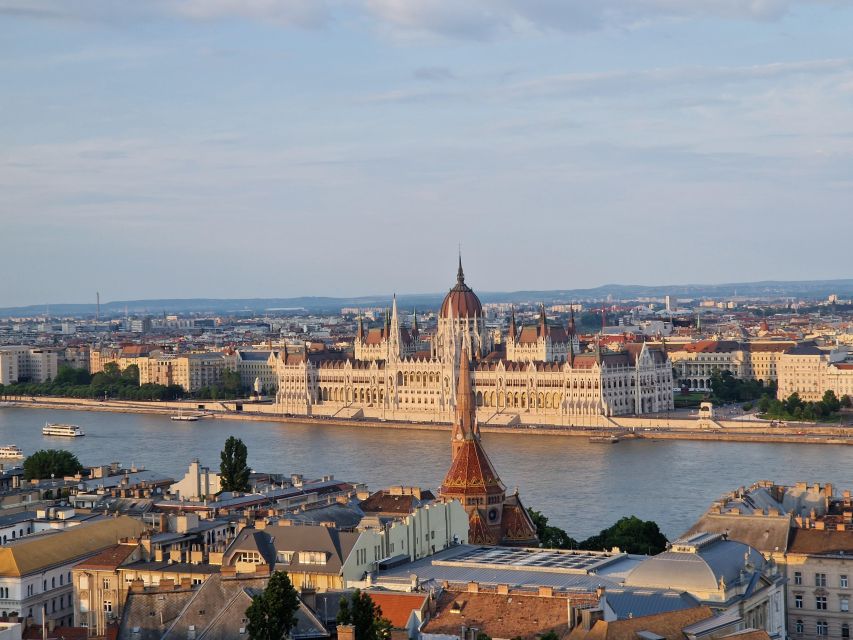 Budapest: private deluxe tour with a native, in Spanish - Spanish, Latin Perspective, and a Private Car That Saves Your Day