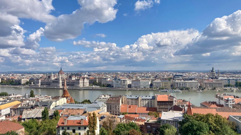 Budapest: Private Sightseeing Tour by car - From Margaret Bridge to Castle Hill: the river-crossing rhythm