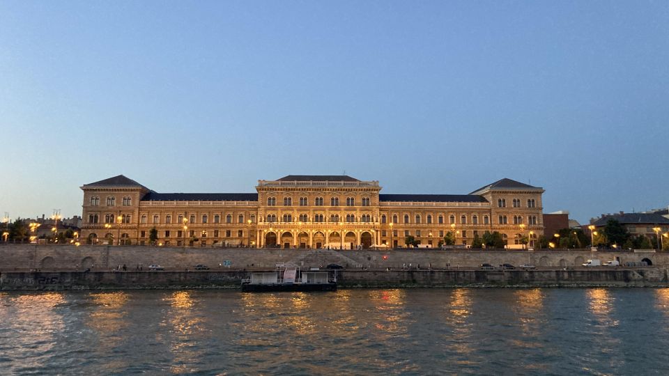 Budapest: Private Sightseeing Tour by car - How the guide makes or breaks the experience