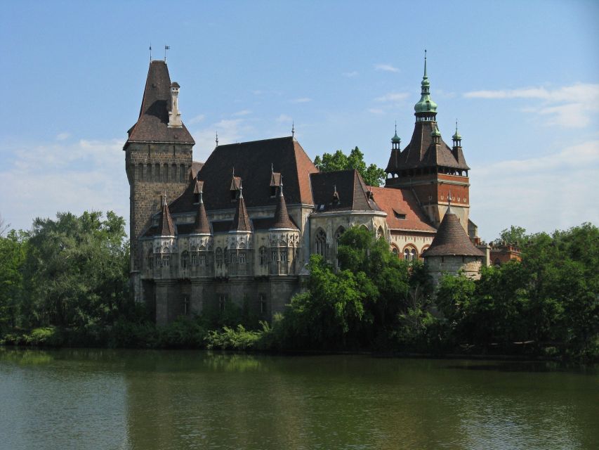 Budapest: Private Walking Tour of City with Spanish Guide - Chain Bridge and River Walk Views That Change Your Perspective