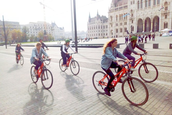 Budapest relaxed bicycle tour at sunset - Batthyány Square and the Danube-side photo loop