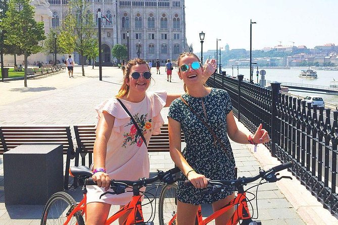 Budapest relaxed bicycle tour at sunset - The Danube bike path: calm riding and big-city skyline moments
