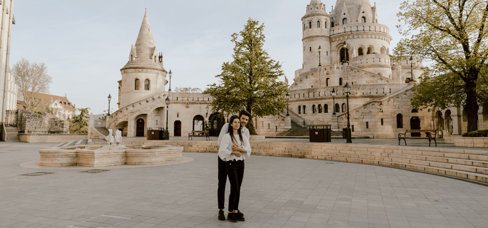 Budapest: romantic photoshoot at Buda's iconic sightseeings - Should You Book This Budapest Couples Photoshoot?