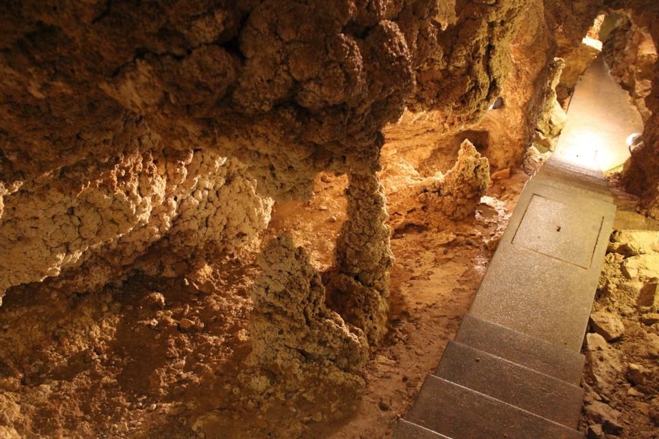 Budapest: Semlő-hegyi & Pál-völgyi Caves Guided Walking Tour - The guide’s role: why Peter’s style makes the cave click