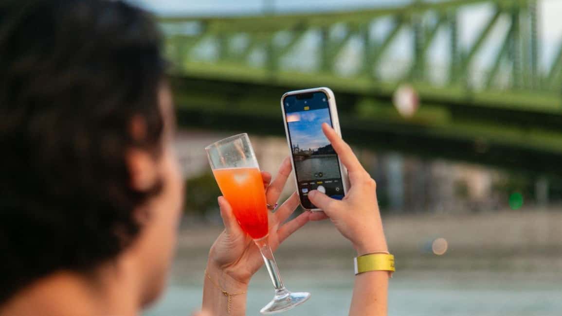 Budapest: Sip & Sail Danube Cruise with Prosecco Cocktails - Drinks Included: Unlimited Prosecco Cocktails and Beer