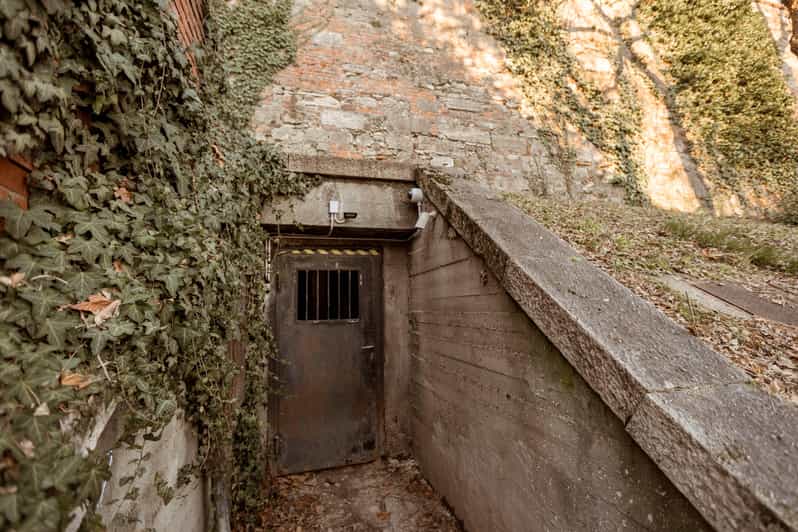 Budapest: The WWII Siege of Buda Castle & Bomb Shelter Tour - Budai Vár-barlang Caves: 12°C Reality Check and How Long You’ll Be Underground