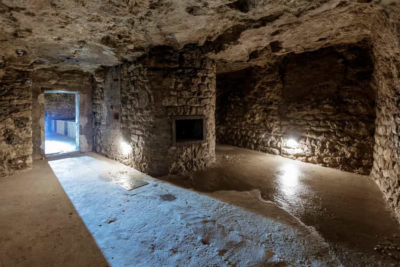 Budapest: The WWII Siege of Buda Castle & Bomb Shelter Tour - The Cellar and an Original WWII Bomb Shelter: What You’re Actually Experiencing