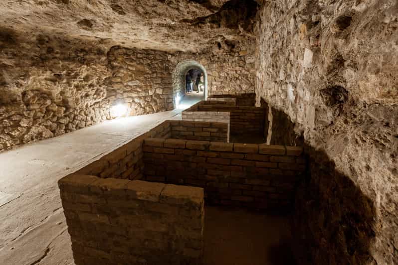 Budapest: The WWII Siege of Buda Castle & Bomb Shelter Tour - “52 Days” in Your Head: How the Siege Story Gets Told
