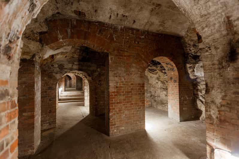 Budapest: The WWII Siege of Buda Castle & Bomb Shelter Tour - Guides, Listening, and Why the Format Works