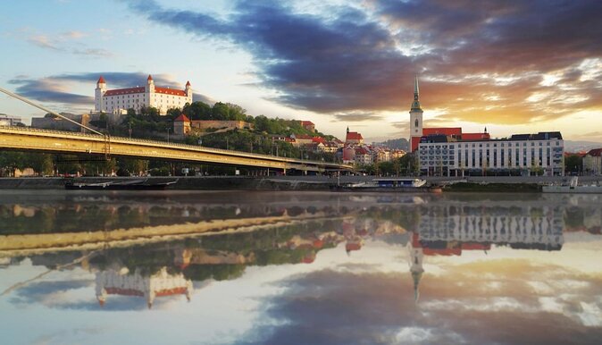 Budapest to Bratislava Costumizable Private Day tour with lunch - Key Things You’ll Notice on This Budapest–Bratislava Day Trip