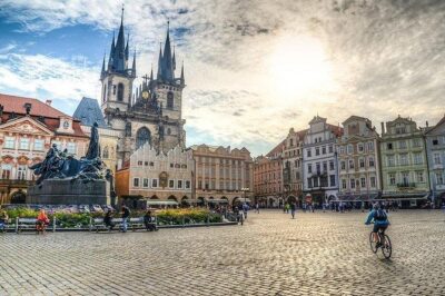 Budapest to Prague Private transfer with 2 hour sightseeing stop - Vehicle choices, luggage space, and comfort for real travel days