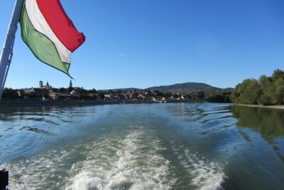 Budapest to Szentendre bike & boat tour - Getting on the bikes: easy logistics, real orientation