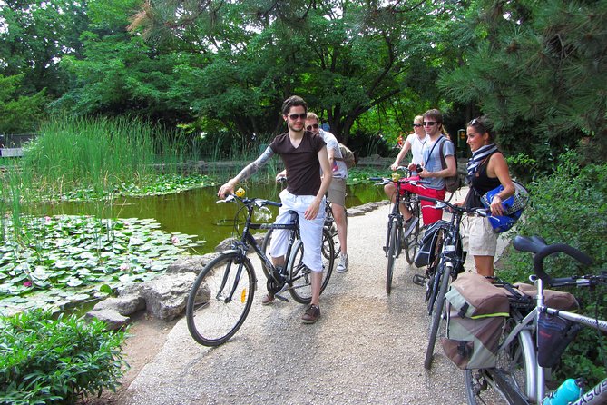 Budapest to Szentendre bike & boat tour - Szentendre: a full hour that lets the town breathe